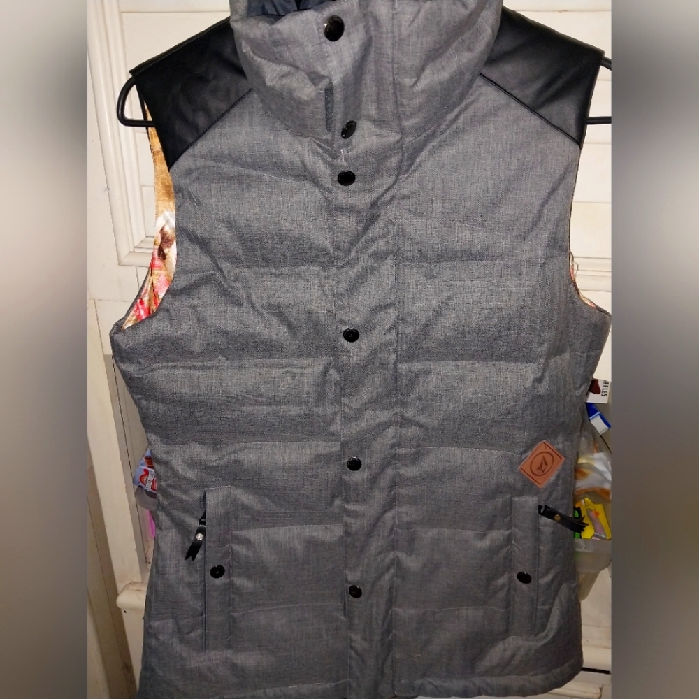 Volcom Womans SP Gray Puffer Vest